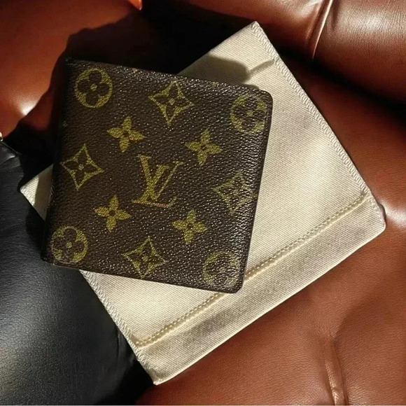 💥Host Pick💥 Louis Vuitton Mens Monogram Wallet w/Dust Bag - Picture 1 of 12